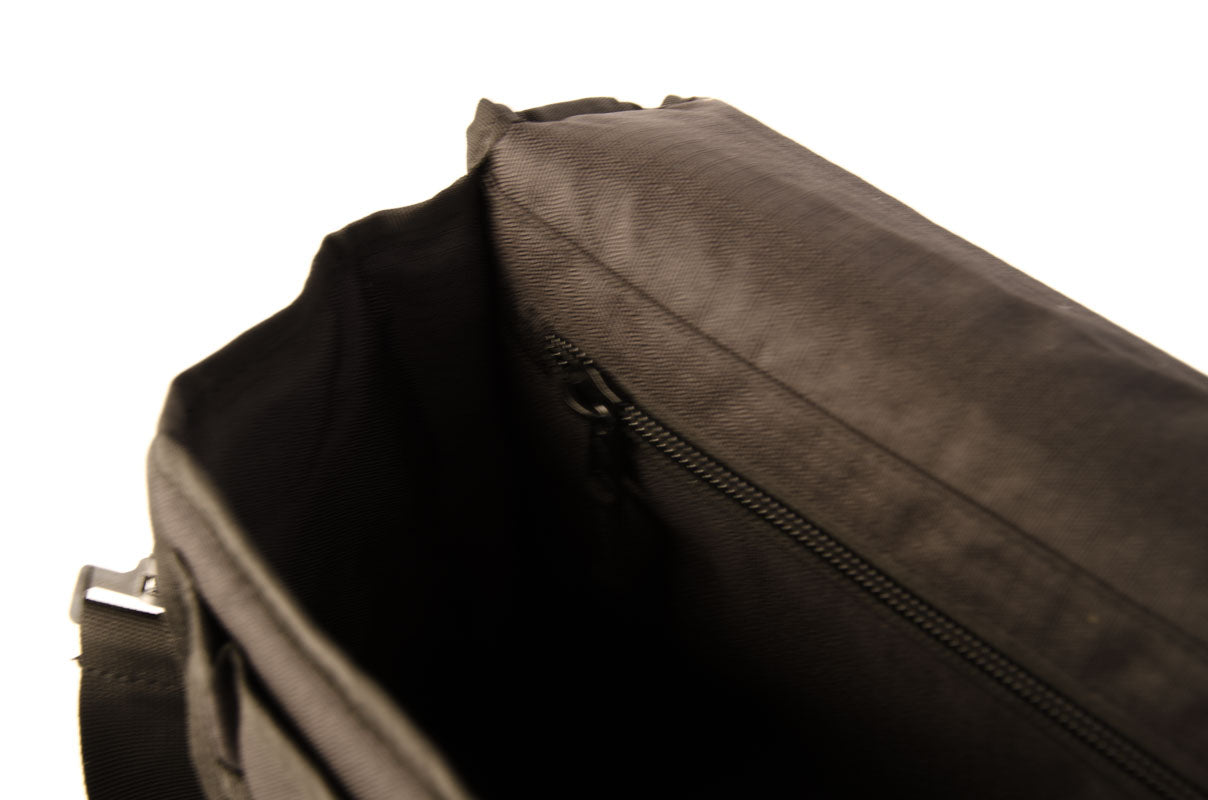 SB22 shoulder bag 16 L black