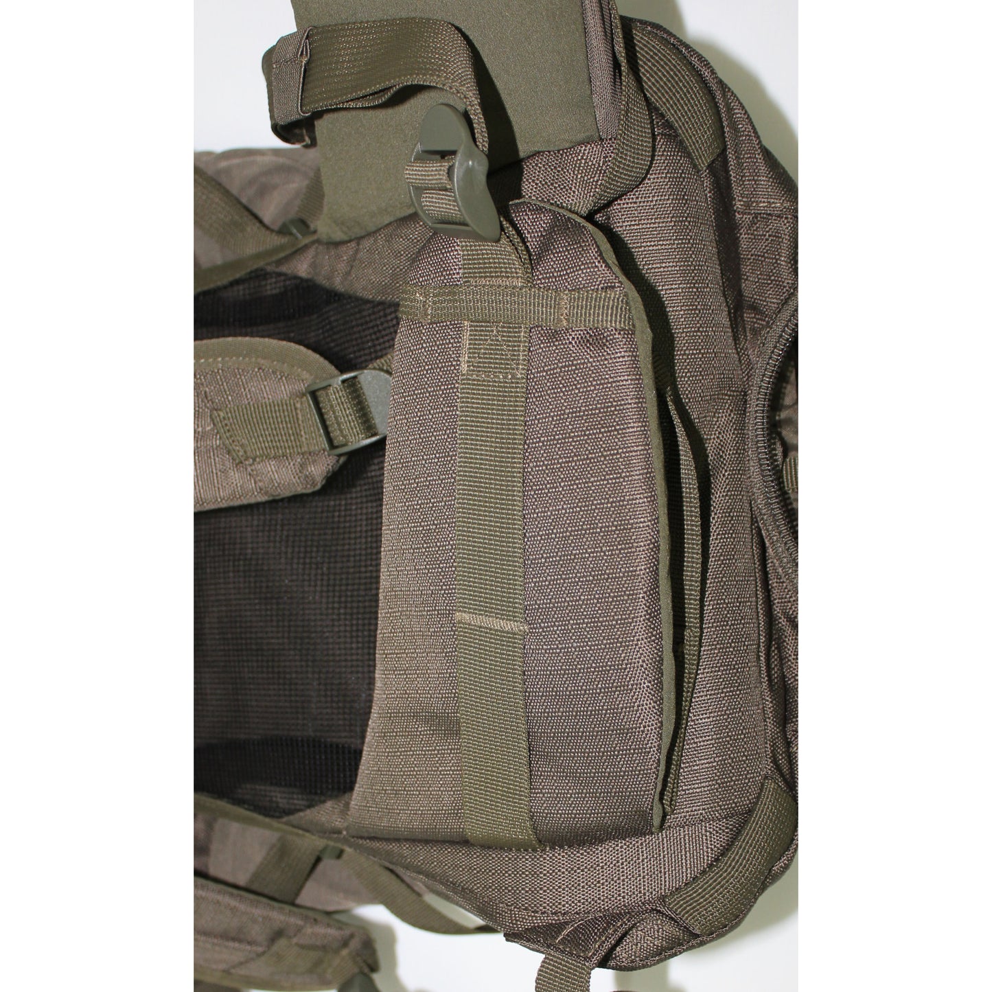 RU31N-OL Wanderrucksack 25L oliv | Belüfteter Netzrücken