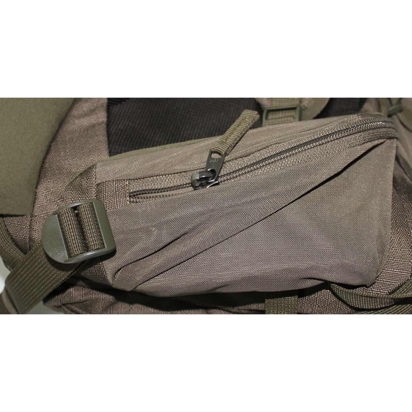 RU31N-OL Wanderrucksack 25L oliv | Belüfteter Netzrücken