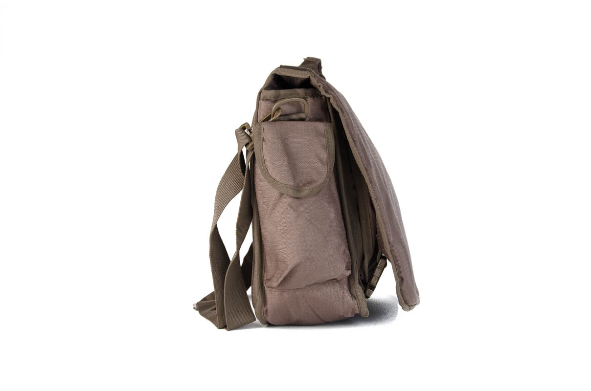 SB22 Multifunktionale Schultertasche mit Organizer - Perfekt für Alltag und Beruf Oliv